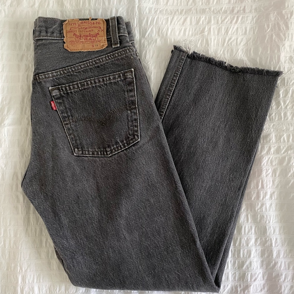 Black Vintage Levi Jeans (mid to low rise) for sizes 2-4!